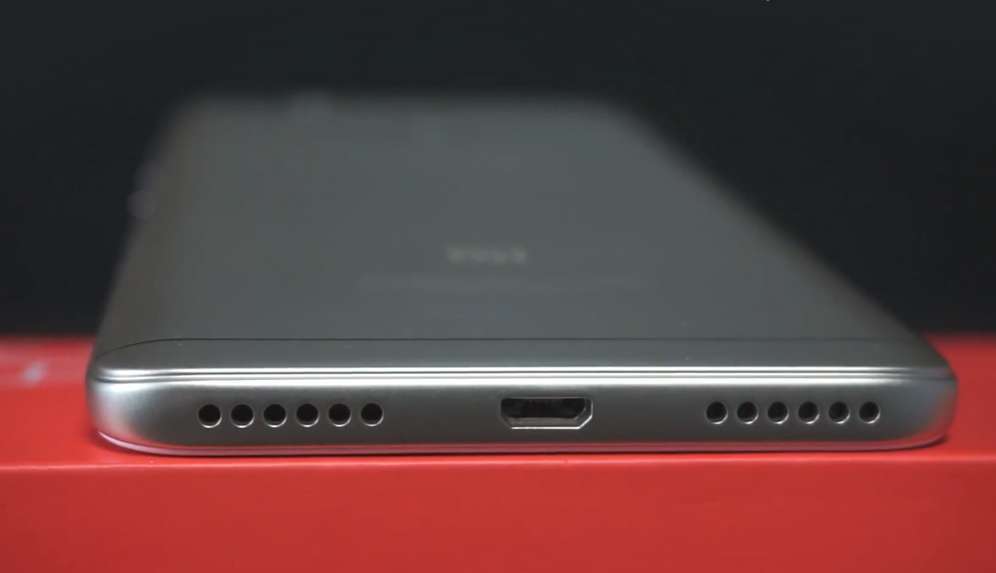 нижняя грань Xiaomi Redmi Note 5A Prime