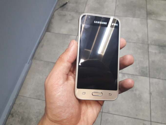 Samsung Galaxy J1 Mini дизайн