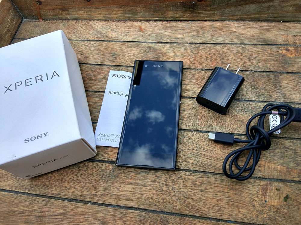 Комплект смартфона Sony Xperia XA1 Plus