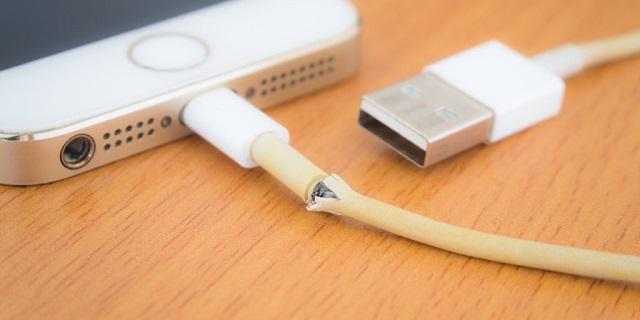 Поврежденный Micro-USB кабель